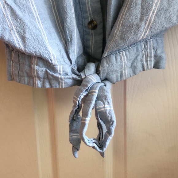 Women’s Forever 21 button down blouse - Picture 3 of 4